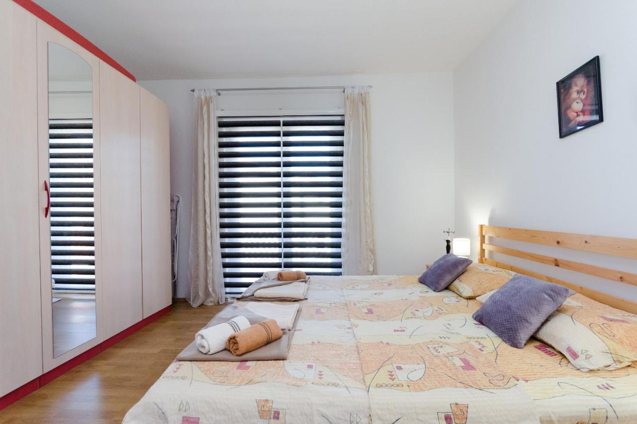 Apartments Luka Supetarska Draga Exterior photo